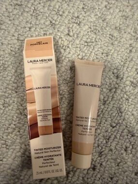 laura mercier Tinted Moisturizer Porcelain - Beige Cream